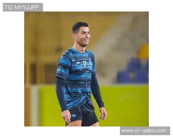 耐克明年将推出金色C罗战靴引发球迷热议